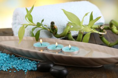 güzel spa ayarı bambu parlak zemin üzerine ahşap tablo