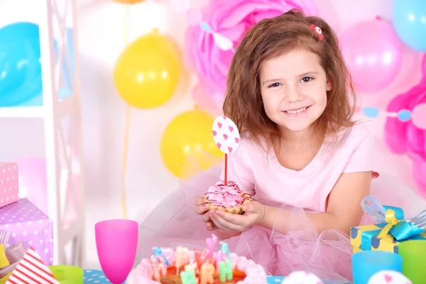 Pretty little girl celebrate her birthday — Stock Photo, Image