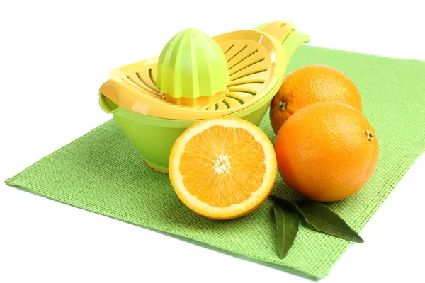 Lis na citrusy a pomeranče izolovaných na bílém — Stock fotografie