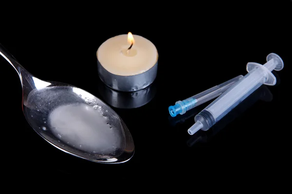 Heroin in spoon on black background — Stock Photo, Image