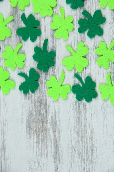 Clover leaves on wooden background — Stock Photo, Image