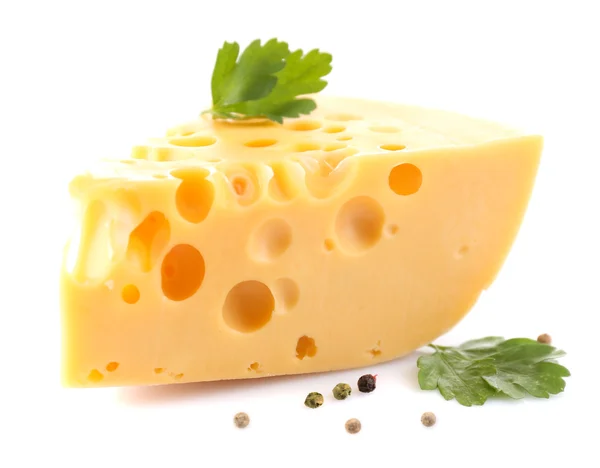 Шматочок сиру на тарілці, ізольований на білому — стокове фото