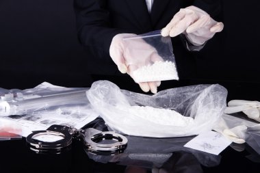 eroin sevkiyatları uyuşturucu kontrol çalışanları bulundu