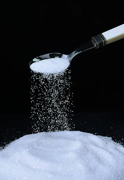 Açúcar isolado em preto — Fotografia de Stock