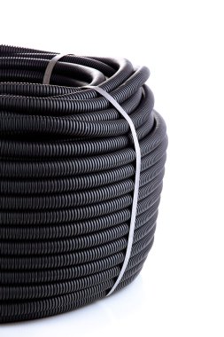 siyah üzerine beyaz izole kablosu