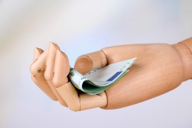 açık renkli ahşap yandan para