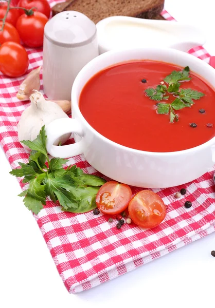 Sabrosa sopa de tomate, aislado en blanco —  Fotos de Stock