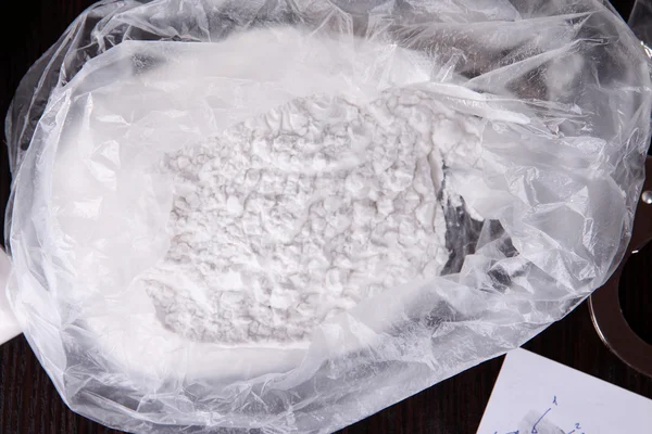Partite di eroina trovate tra i dipendenti addetti al controllo delle droghe — Foto Stock