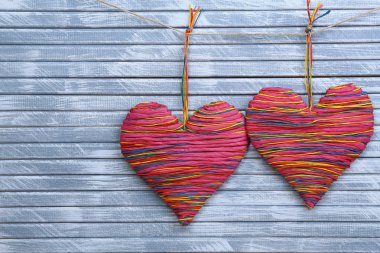 ahşap zemin üzerinde dekoratif Kalpler