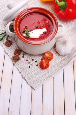 domates çorba ve sebze ahşap tablo