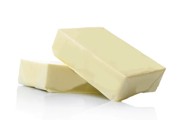 Bâtonnets de beurre enveloppés, isolés sur blanc — Photo