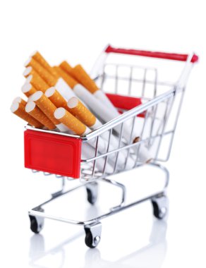 쇼핑 카트 흰색 절연에 담배