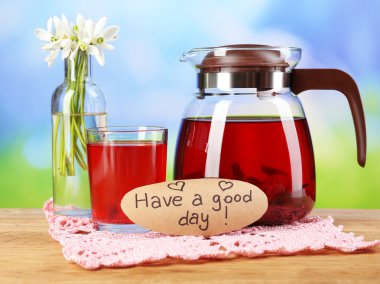 lezzetli bitki çayı ve buket tablo