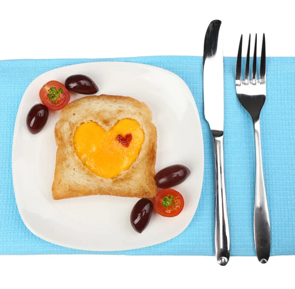 Míchaná vejce s chlebem na desku, na barevný ubrousek — Stock fotografie