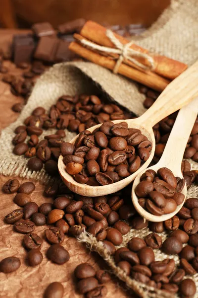 Coffee beans on table close-up — Stock Photo, Image