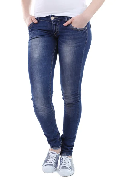 Gambe femminili in jeans isolate su bianco — Foto Stock