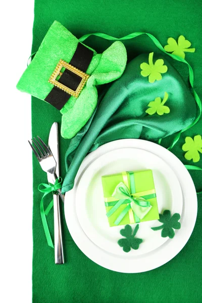 Table setting for St Patricks Day with white background — Stock Photo, Image