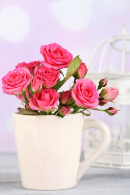 açık renkli üzerinde güzel küçük pembe güller