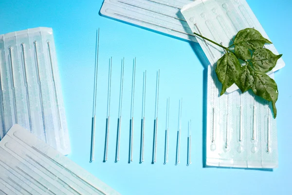 Needles for acupuncture on blue background — Stock Photo, Image