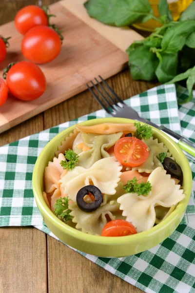 Delicious pasta with tomatoes on plate on table close-up — Stock Photo, Image