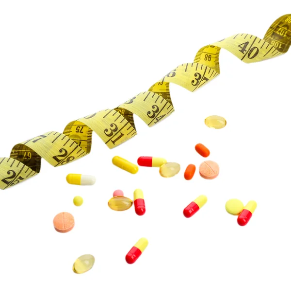 Measuring tape and pills, isolated on white. Dieting concept — Stock Photo, Image