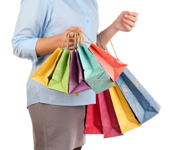 Jovem segurando coloridos sacos de compras em sua mão, isolado em branco — Fotografia de Stock