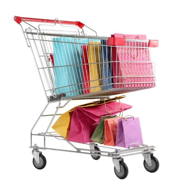 Sacos de compras coloridos em carrinho de compras, isolados em branco — Fotografia de Stock