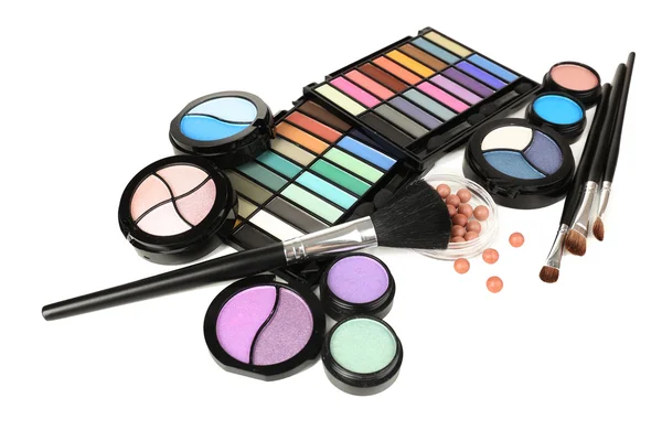 Alat make-up profesional diisolasi pada warna putih — Stok Foto