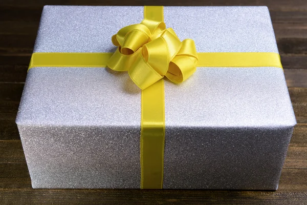 Gift box on table close-up — Stock Photo, Image