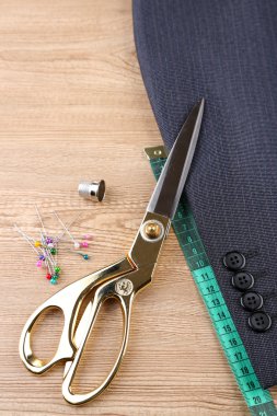 takım elbise, ahşap arka plan üzerinde terzilik