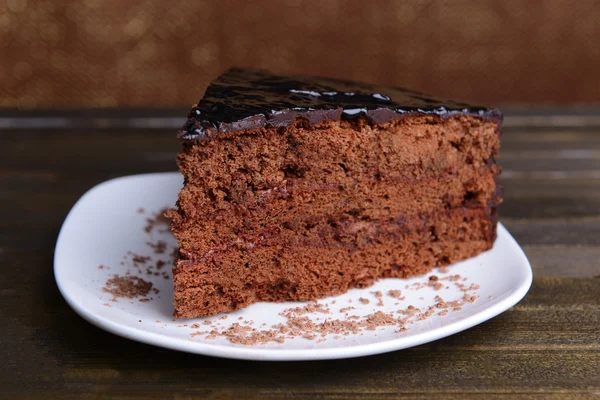 Läcker chokladkaka på bordet närbild — Stockfoto