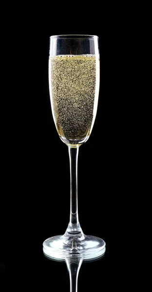 Glas champagne, op zwarte achtergrond — Stockfoto