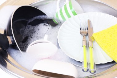 mutfak lavabosunda iliklerine mutfak eşyaları