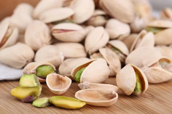 Pistachio nuts on table close up — Stock Photo, Image