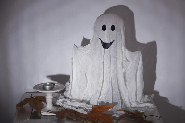 हॅलोवीन भूत, गडद पार्श्वभूमीवर — स्टॉक फोटो, इमेज