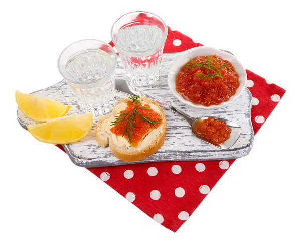 Sanduíche com caviar e vodka em tábua de madeira isolada em branco — Fotografia de Stock
