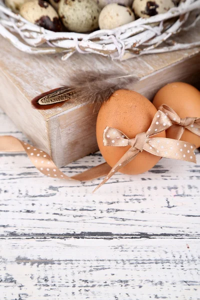 Hermosa composición de Pascua en mesa de madera —  Fotos de Stock