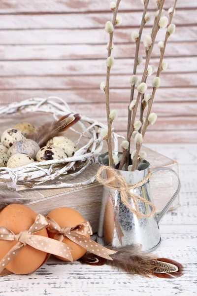 Szép húsvéti összetétele a fából készült asztal — Stock Fotó
