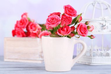 açık renkli üzerinde güzel küçük pembe güller