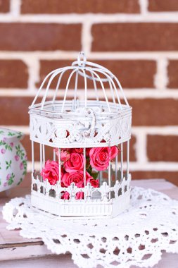 küçük pembe Gül güzel natürmort