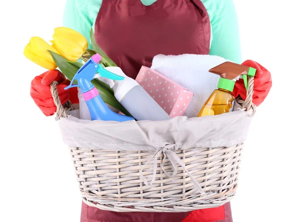 Drží košík s zařízení pro čištění v domácnosti. konceptuální fotografie z jarní úklid. izolované na bílém — Stock fotografie