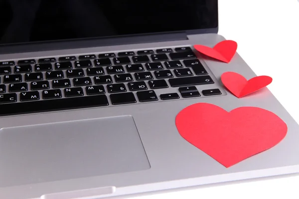 Corazones rojos en el teclado de la computadora de cerca —  Fotos de Stock