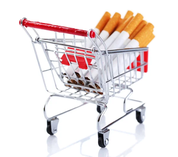 Cigarrillos en carrito aislados en blanco — Foto de Stock