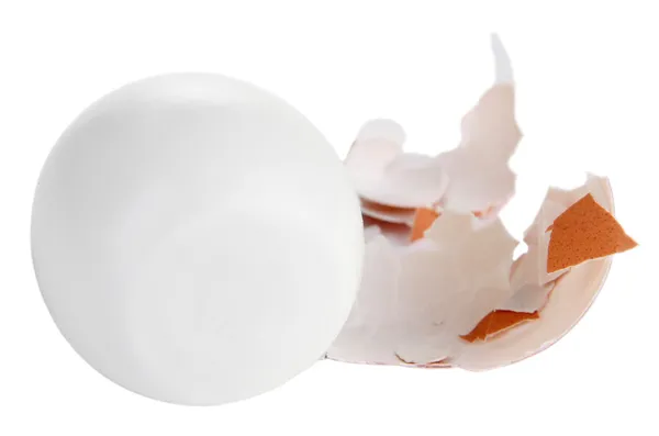 Obrane ugotowane jajko na białym tle — Zdjęcie stockowe