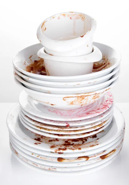 Piatti sporchi isolati su bianco — Foto Stock
