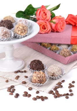 Bir çift çikolata şekeri.