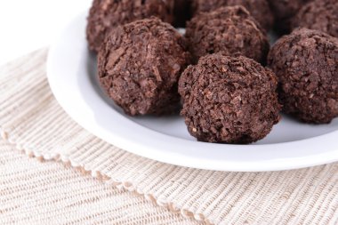 plaka yakın çekim üzerinde lezzetli çikolatalar