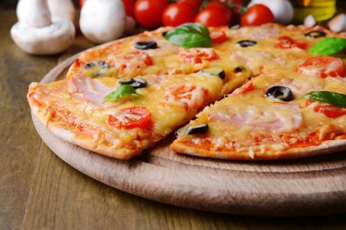 lezzetli pizza üzerinde tablo yakın çekim