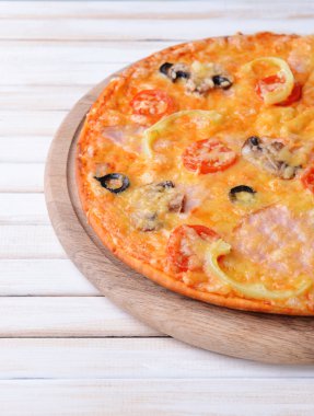 lezzetli pizza üzerinde tablo yakın çekim