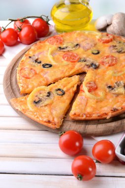 lezzetli pizza üzerinde tablo yakın çekim